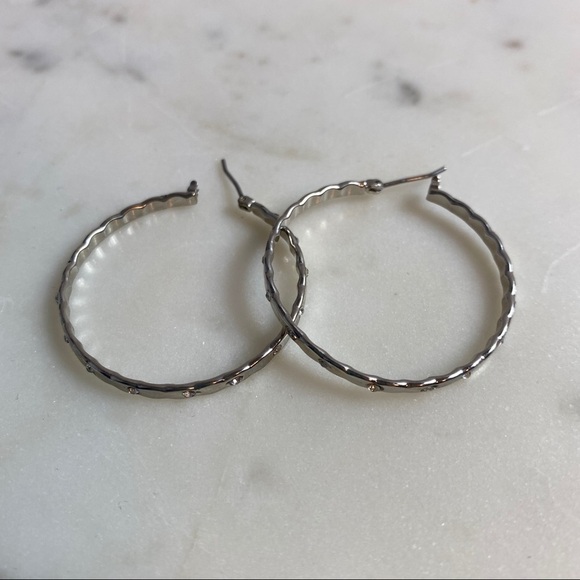 Guess hoops silver metal earrings, new - Picture 3 of 6
